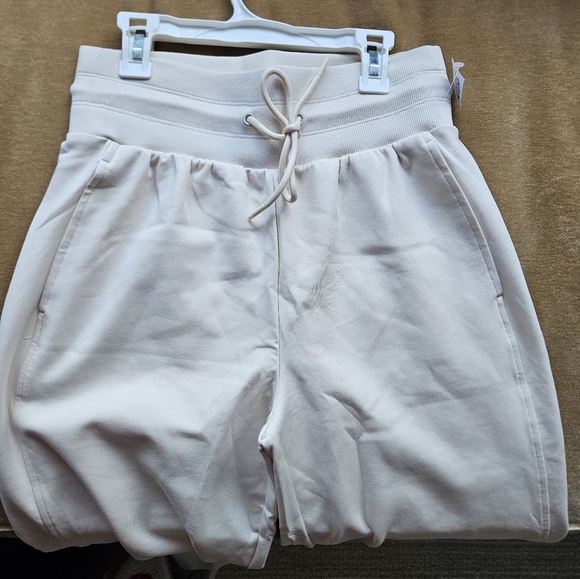 NWT Old Navy Dynamic Fleece Half-Zip Sweatshirt Cream And Sweatpants Set - Picture 9 of 11